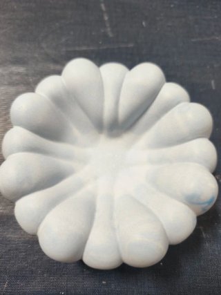 Joyero con forma de flor.