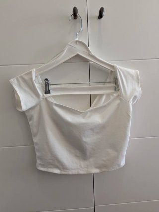 Crop top blanco escote cut out Pull&Bear Talla L
