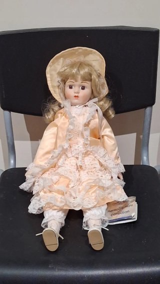 Muñeca de Porcelana Heritage Mint Collection