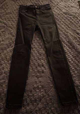 Pantalón vaquero pitillo. Pull&Bear
