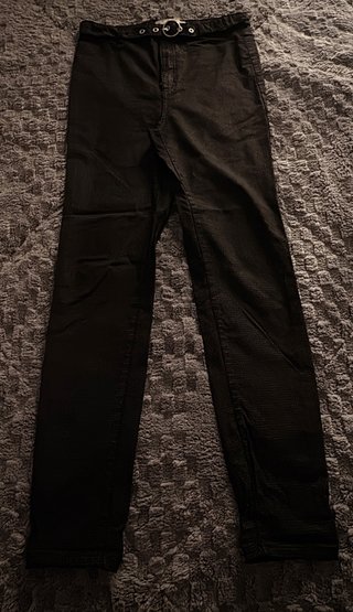 Pantalón pitillo. Lefties
