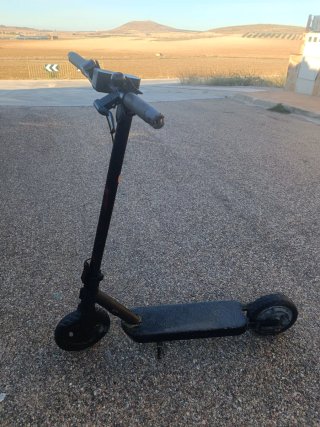 Patinete eléctrico negro