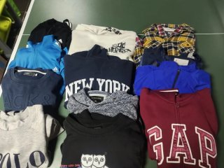 Lote de prendas de ropa variadas