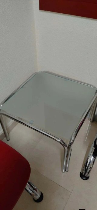 Mesa Auxiliar de Metal y Cristal
