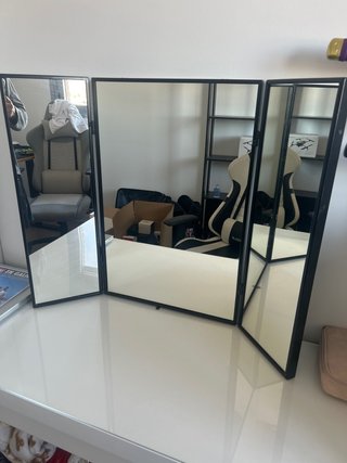 Espejo Plegable de Tres Puertas