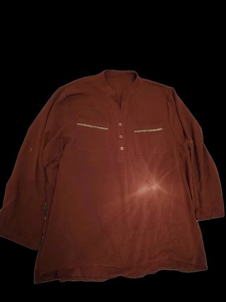Blusa Marrón con Adornos Plateados