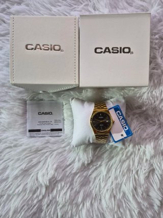 Reloj Casio Vintage MTP-B145 Dorado Esfera Negra