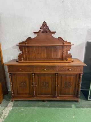 Aparador de madera clásico