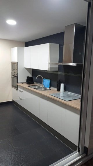 Cocina lineal moderna. OUTLET