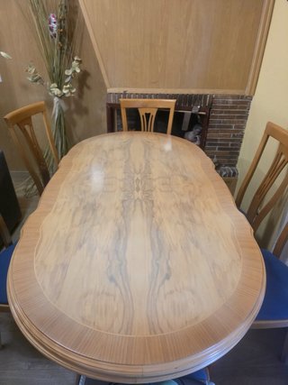Mesa de salón extensible con 6 sillas