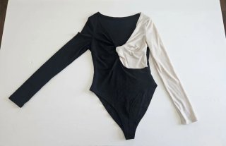 Body Bicolor Asimétrico Negro y Crema Nuevo