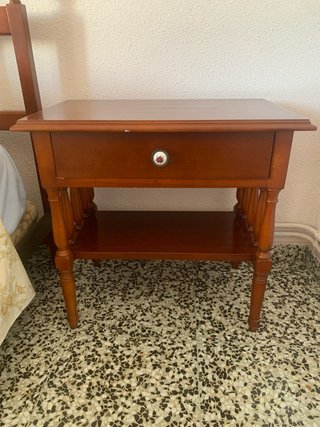 Mesitas de noche clásicas de madera