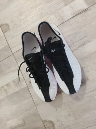 Zapatillas Nike Blancas y Negras