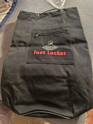 Macuto Foot Locker Negro o bosa de viaje