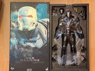 Hot Toys War Machine Avengers Endgame