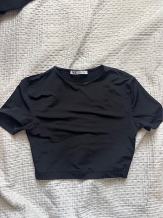 Crop top negro Zara