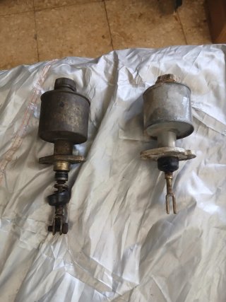 2 Bombas usadas embrague y freno para mini clasico