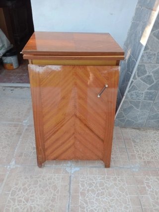 Mesa para máquina de coser de madera