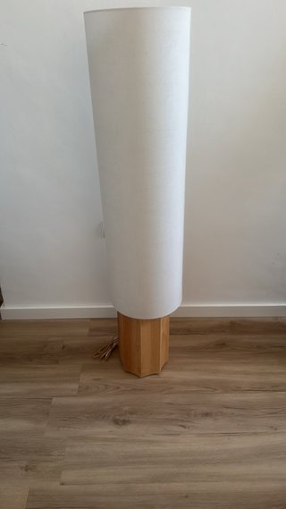 Lámpara de pie minimalista