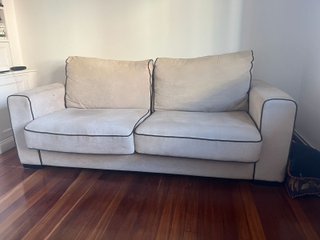 Sofá cama . Cama de 140 cm. Usado, en buen estado