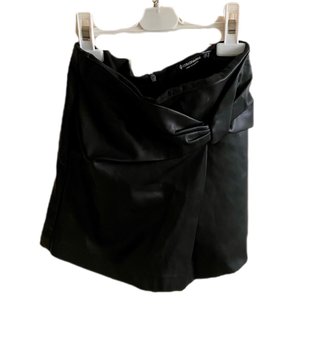 Falda pantalón efecto piel Stradivarius