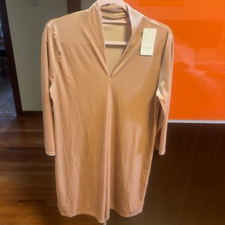 Vestido de terciopelo beige MY & CO
