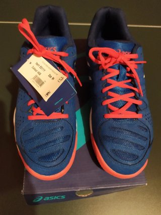 Zapatillas de pádel Asics azules y rojas
