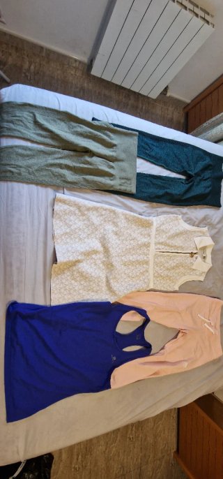 Lote de mas de 8 prendas de ropa para chica