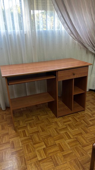 Mesa de escritorio de madera