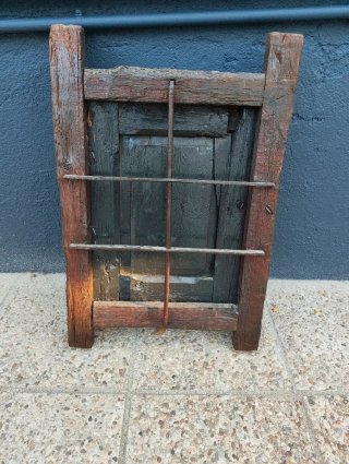 Ventana Antigua de Madera