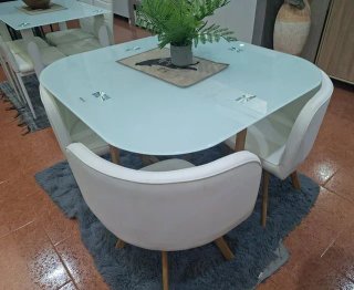Mesa Comedor Cristal Templado y 4 Sillas