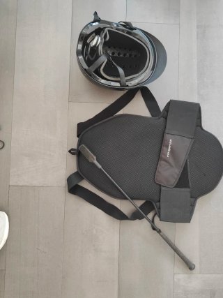 Kit de Hípica: Casco, chaleco Protector y Fusta.
