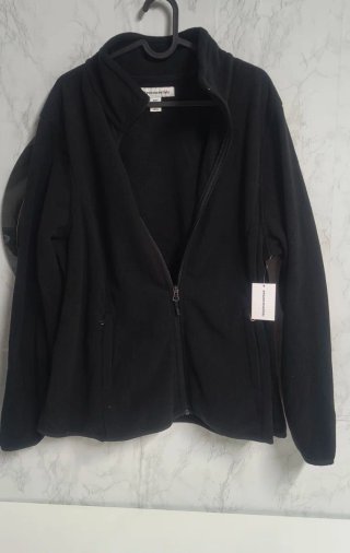 Forro polar Amazon Essentials negro.B214