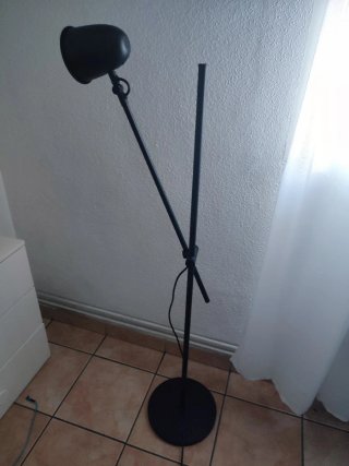 Lámpara de pie Skurup Ikea negra