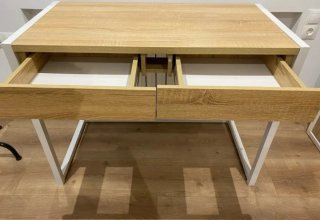 Mesa de escritorio de madera