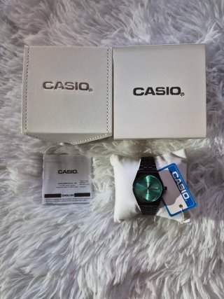 Reloj Casio Vintage MTP-B145 Negro Esfera Turquesa