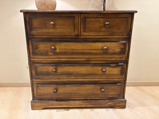 Cómoda de madera