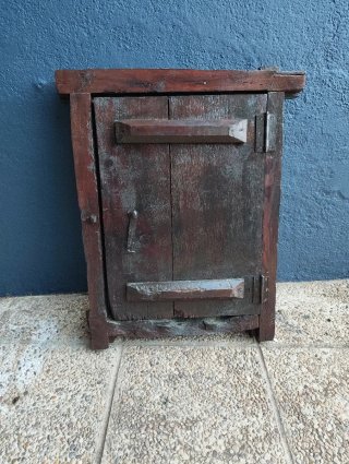 Ventana Antigua de Madera