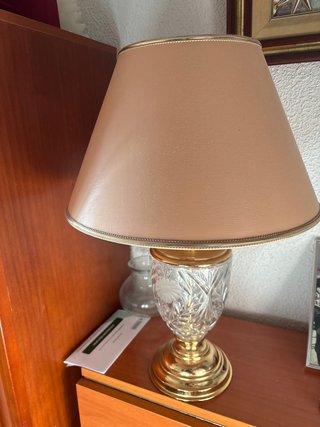 Lámpara de mesa con base de cristal