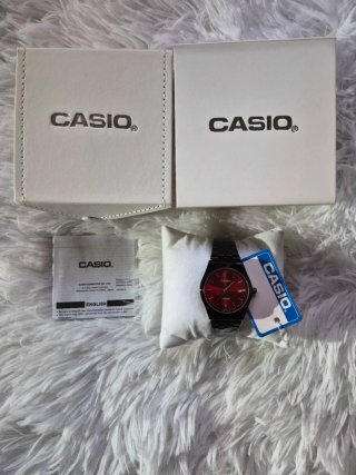 Reloj Casio Vintage MTP-B145 Negro Esfera Roja