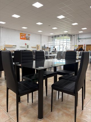 Mesa de Cristal Negro + 6 Sillas Nuevo.