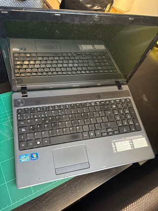 Portátil Acer Aspire 5749