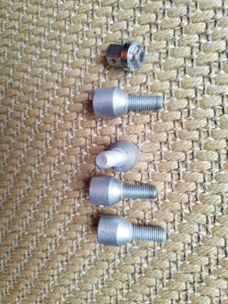 4 Tornillos Antirobo con Llave.Audi.Seat.VW.VAG