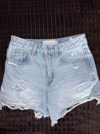 Pantalón vaquero corto Stradivarius