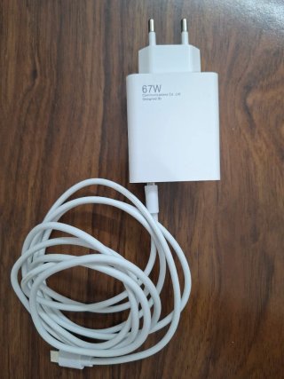 Cargador con cable USB-C 67W