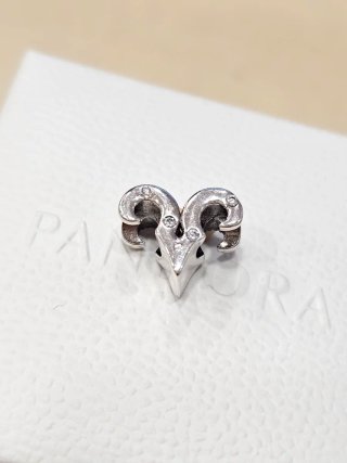 Charm Aries Horóscopo Plata