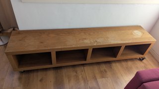 Mueble TV / Aparador bajo de roble con ruedas