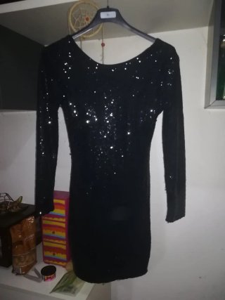 Vestido Negro con Lentejuelas Talla M