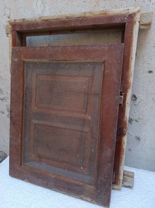 Ventana Antigua de Madera