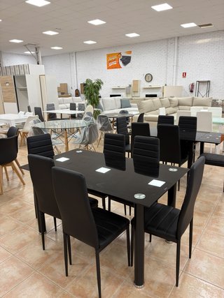 Mesa negra moderna + 6 sillas Oferta.
